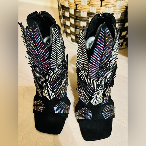 Shoes - Azalea Wang Black Faux Suede beaded Heel. Leaf design. Size 8. BRAND NEW